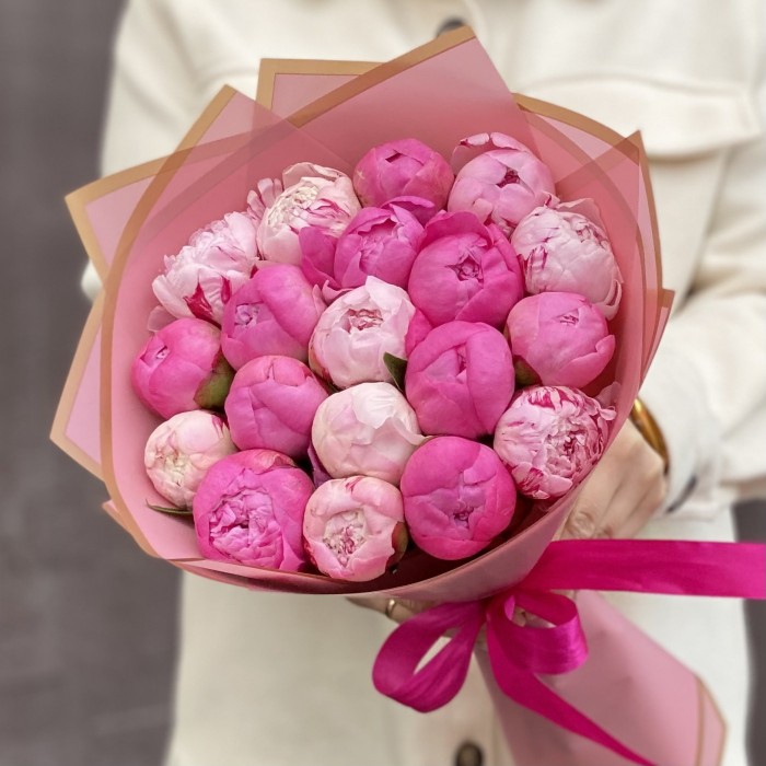 Розовый микс из 19 пионов